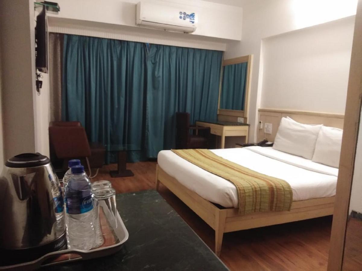 Yogi Metropolitan Hotell Navi Mumbai Eksteriør bilde