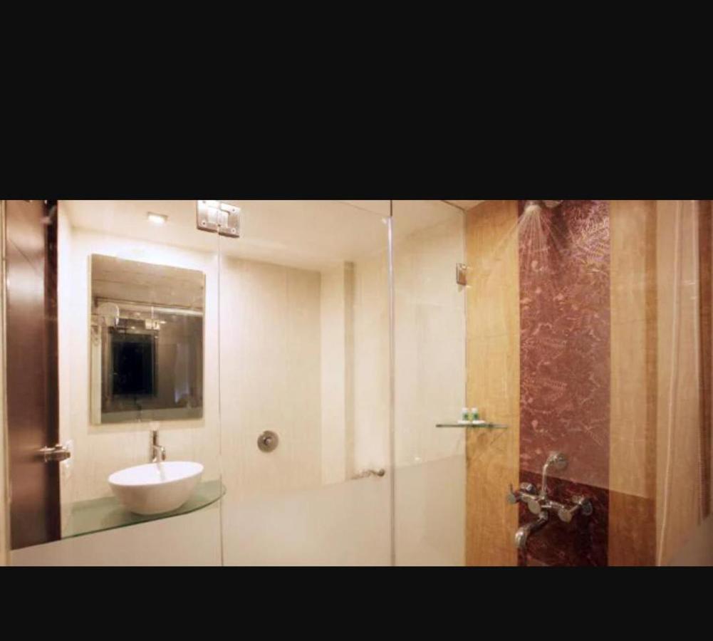 Yogi Metropolitan Hotell Navi Mumbai Eksteriør bilde