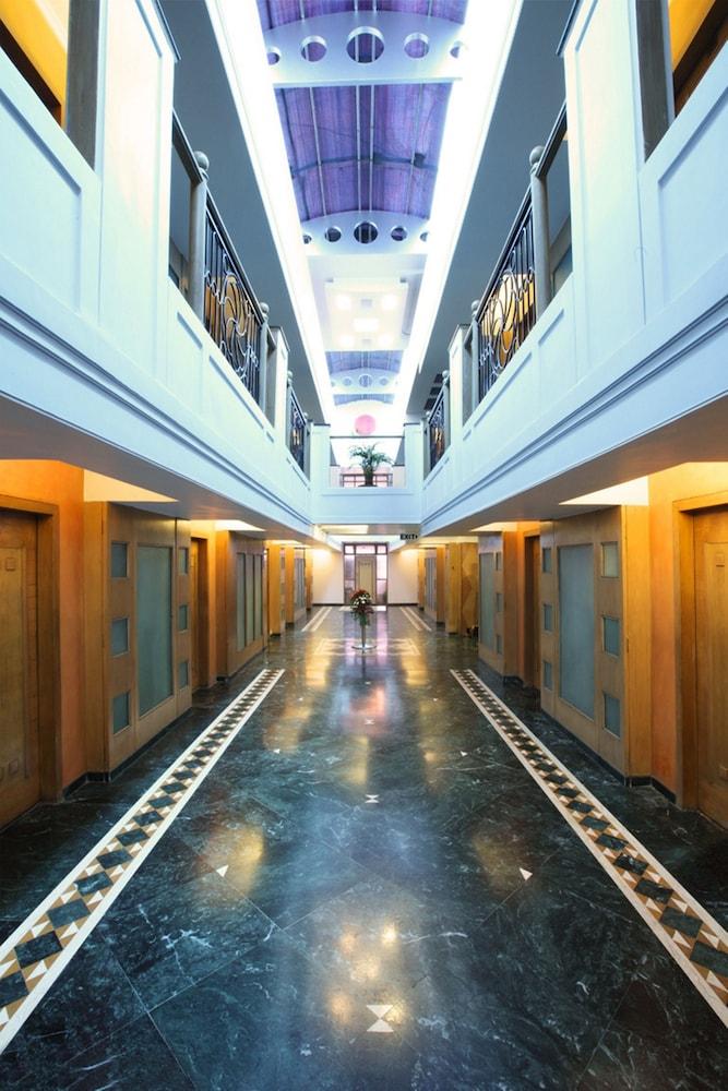 Yogi Metropolitan Hotell Navi Mumbai Eksteriør bilde